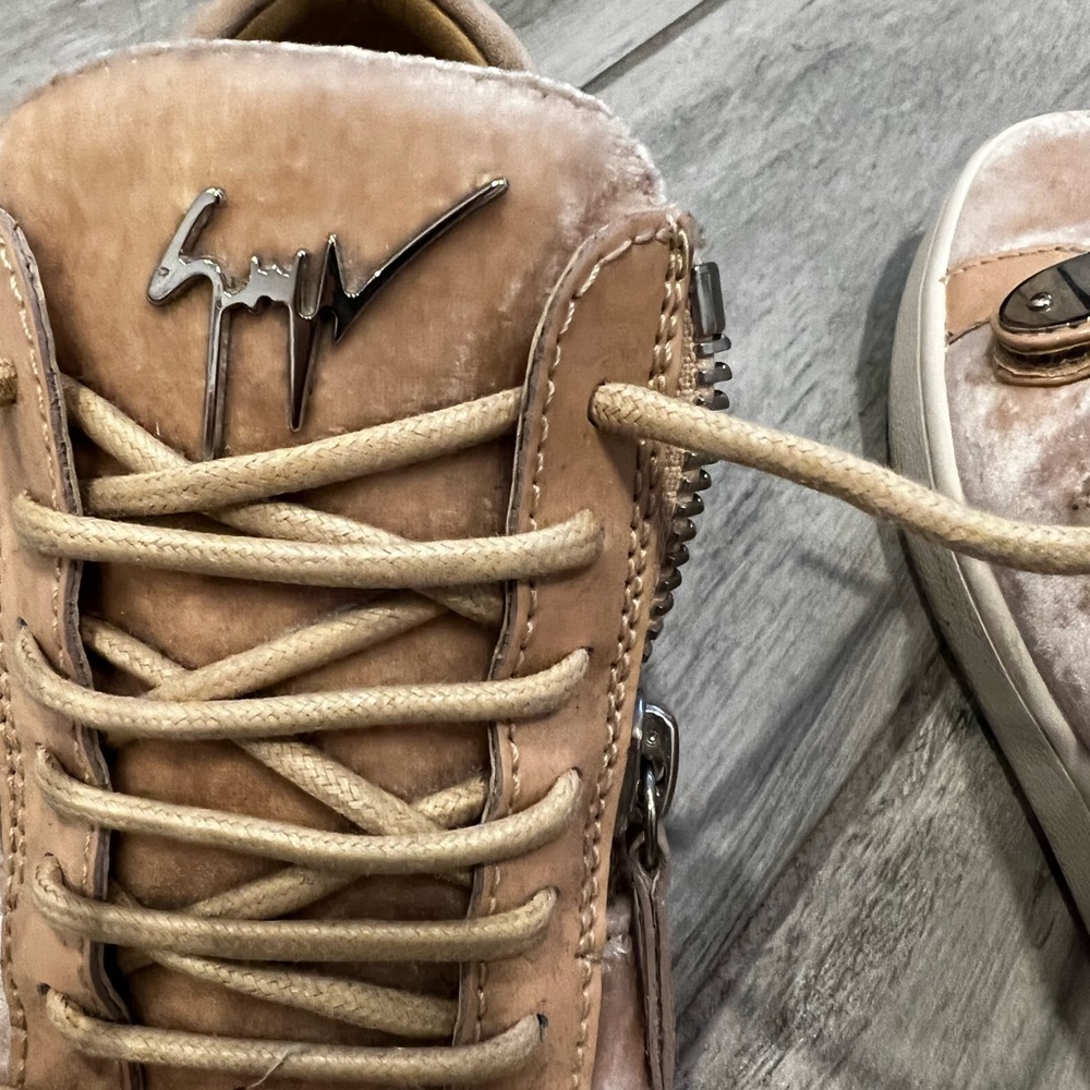 giuseppe zanotti - Picture 3 of 6